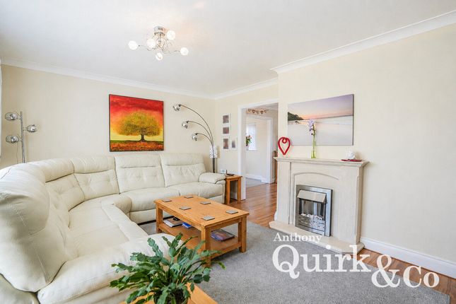 24, Lottem Road, Canvey Island photo 4