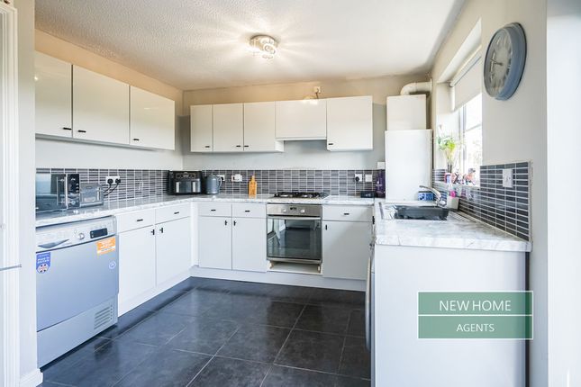 40, Wentworth Crescent, Bradford photo 4