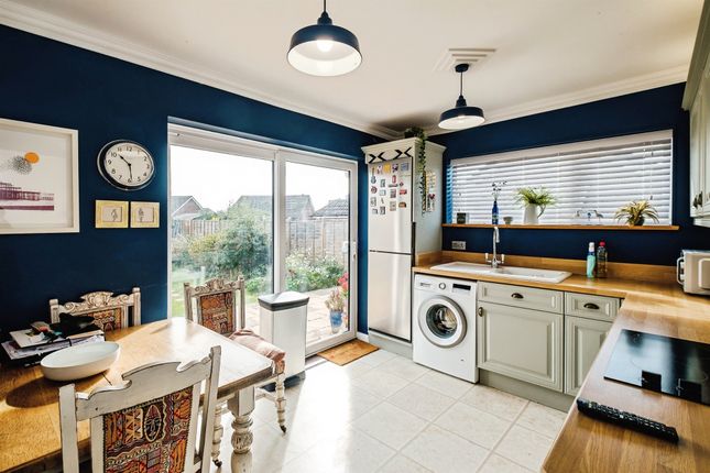 2, Stour Close, Worthing photo 4