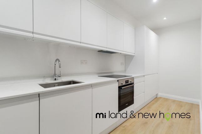 Flat for sale in London Road, Langley, Slough