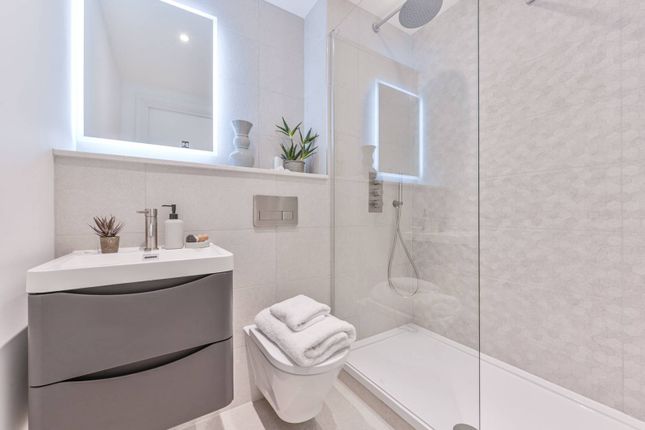 Flat for sale in The Residence, Clapham North