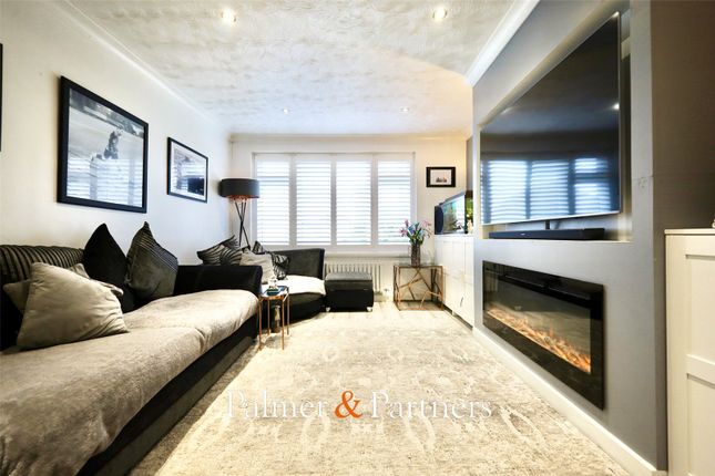18, Woodrows Lane, Essex photo 4