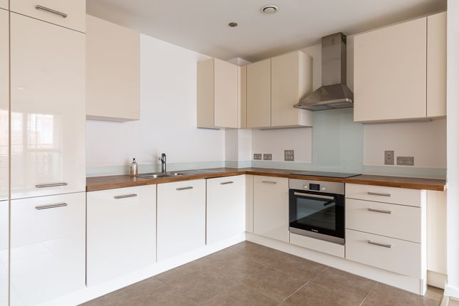 Flat 59, Russell Square,, Russells Crescent, Surrey photo 2