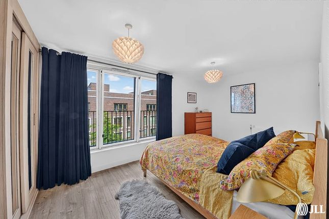 35, Peloton Avenue, London photo 4