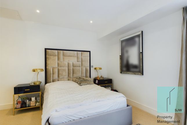 Terraced house to rent in Barham Terrace, Silverworks Close, London