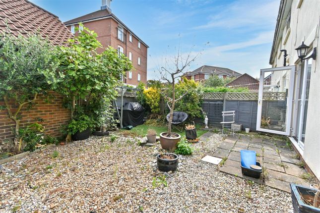 16, Salvador Close, Eastbourne photo 4