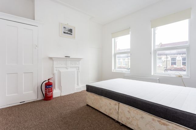 Top Floor Flat, 14, Mayflower Road, London photo 4