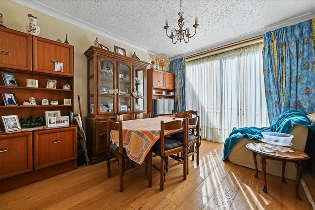 108, Drayton Road, London photo 2