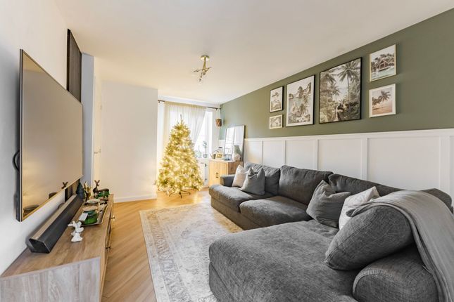 18 Hunton Road, Lowestoft photo 3