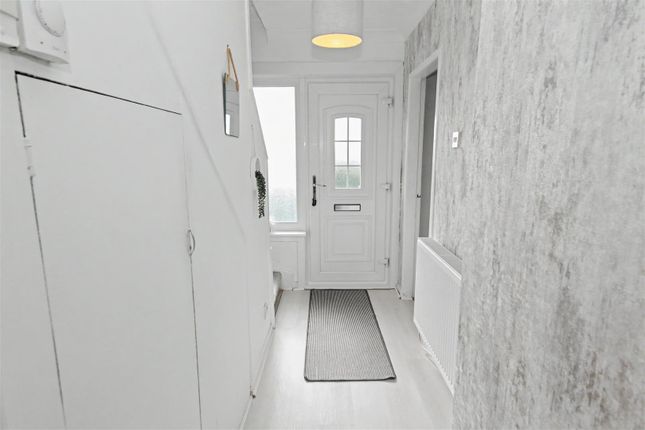 70, Longdales, Lanark photo 2