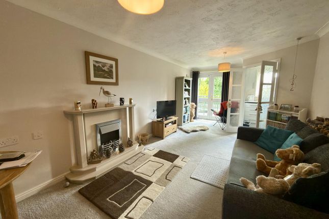 28, Squires Court, Darlington photo 2