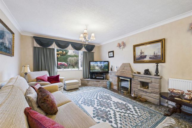 24, Chaddesden Close, Dronfield photo 2