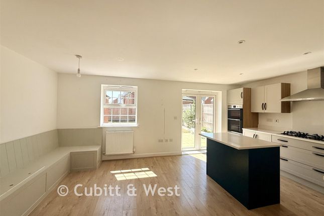 81, Holmwood Way, Angmering photo 3