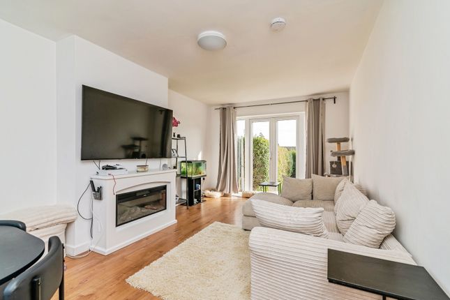 19, Holmewood Crescent, Nottinghamshire photo 2