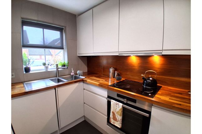 26, Shire Place, Redhill photo 4
