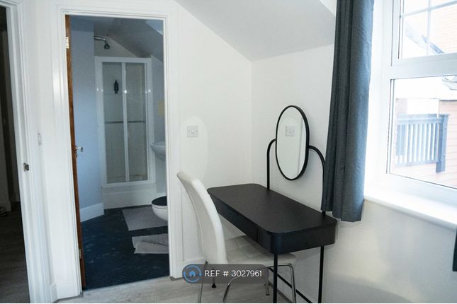 Flat, Jacobs Court Worth Park Avenue, Crawley photo 4