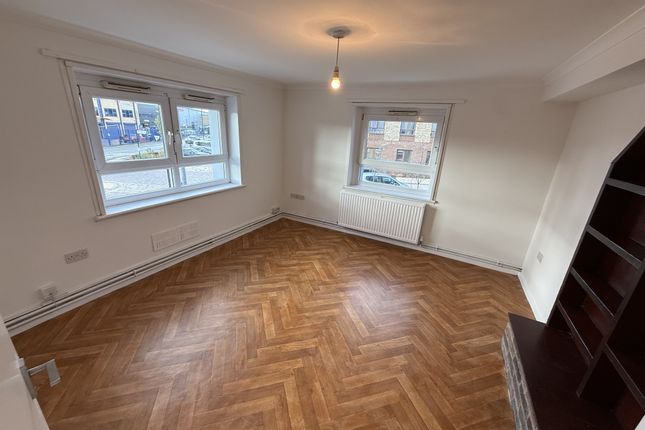 Clements Court, HOUNSLOW photo 4
