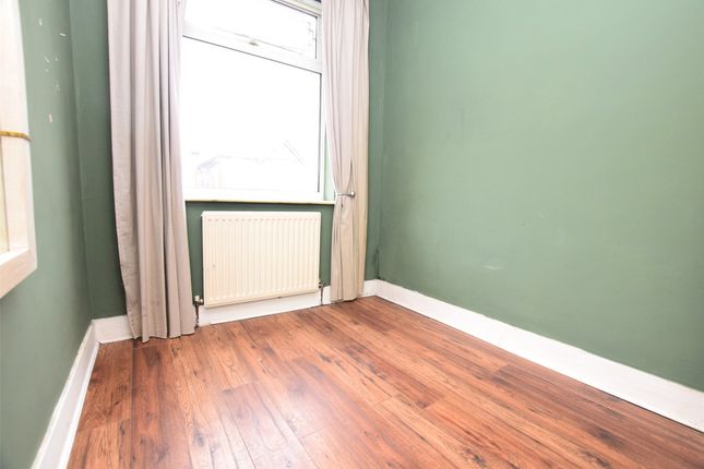 Maisonette for sale in Dunton Road, Romford