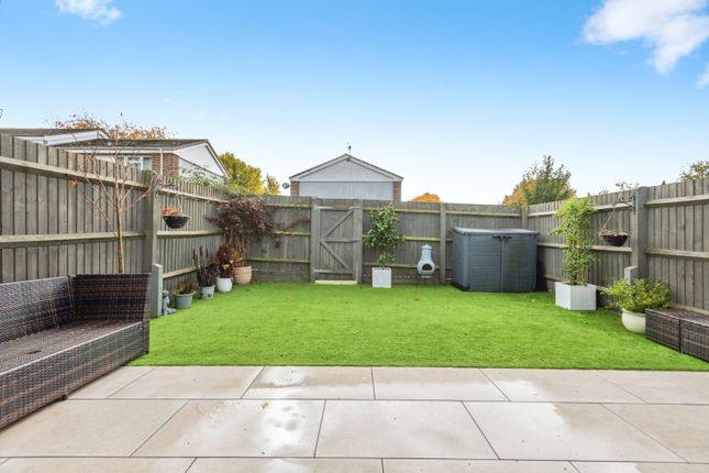 6, Gainsborough Avenue, Hungerford photo 4