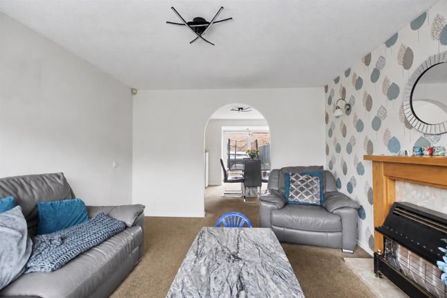 8, Hampshire Drive, Nottingham photo 4