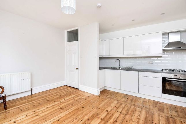 Flat 2, 13, Tooting Bec Gardens, London photo 3