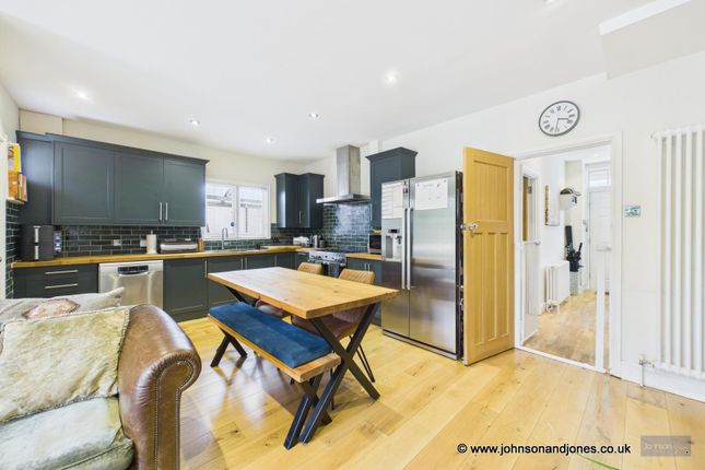 37, Weir Road, Chertsey photo 4