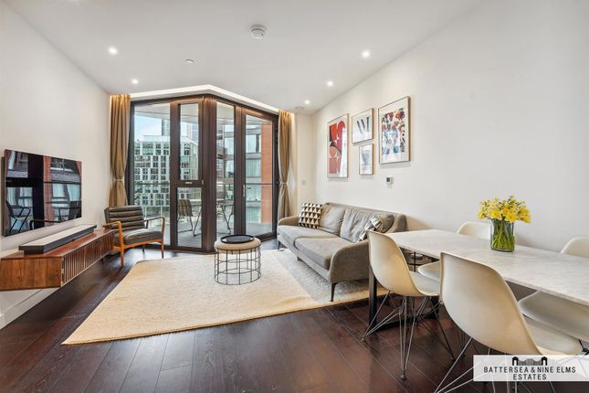 Thumbnail Flat for sale in Charles Clowes Walk, London