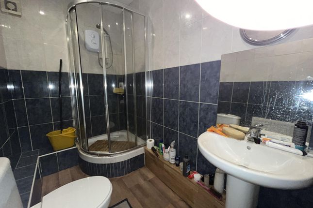 13a Flat 2, St. Johns Square, Wakefield photo 3