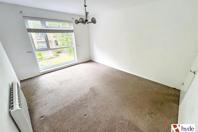 Flat 24, Milton Court, Bury Old Road photo 4