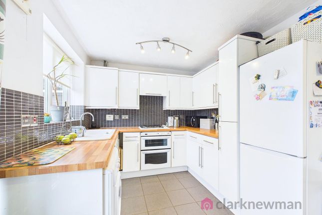 7, Heathcote Gardens, Harlow photo 2