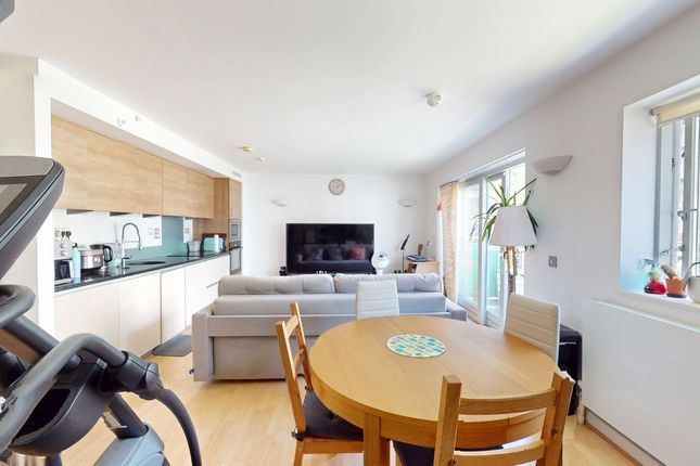 22 Metcalfe Court, Teal Street, London photo 4