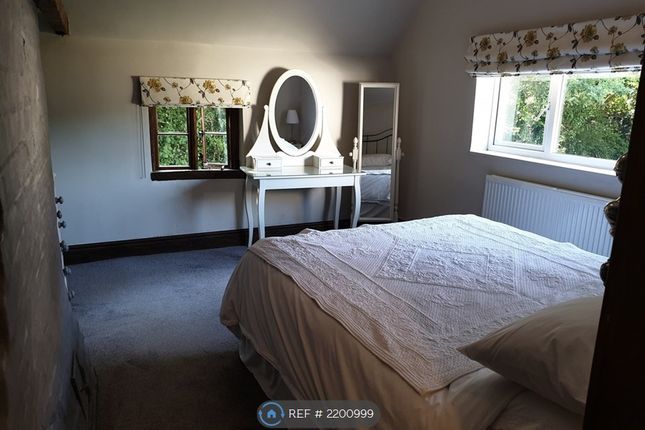 King-Size Bedroom Open Plan Pix2