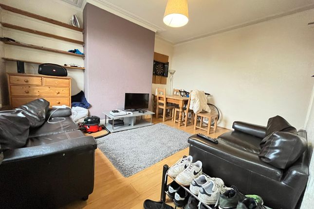 Royal Park Grove, Leeds photo 3