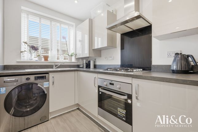 14 Dovestone Close, Grays photo 2