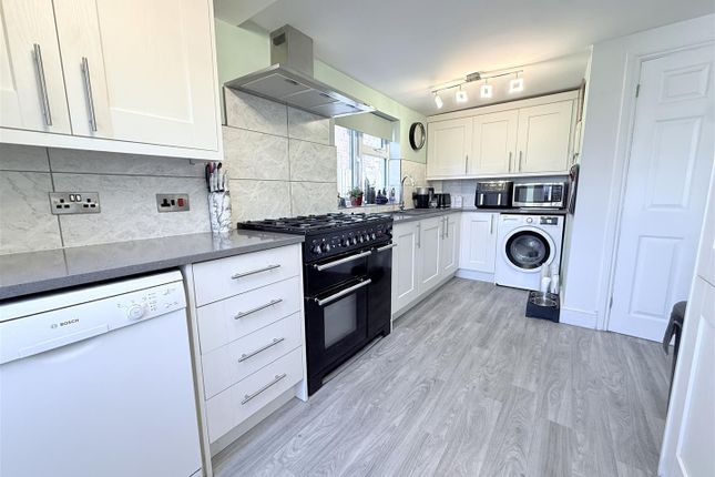 5, Belvoir Avenue, Bottesford photo 2