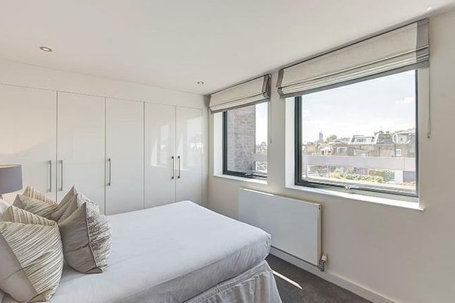 17, 161 Fulham Road, London photo 4
