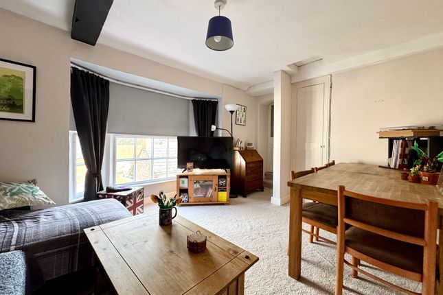 Flat 4, 19 Gloucester Street, Faringdon photo 2