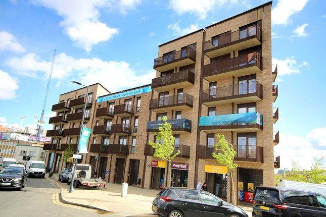 Flat for sale in 152A Mount Pleasant, Wembley, Middlesed