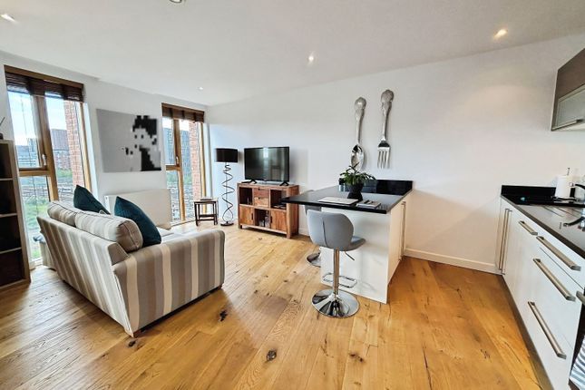 Studio flat on 46, Candle House, Leeds, £120,000
