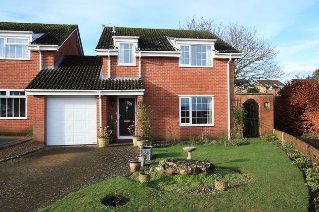 Thumbnail Link-detached house for sale in Priory Green, Swindon