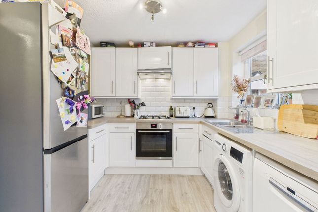 15, Primrose Copse, Horsham photo 2