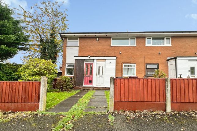 2-bed flat on Hatherleigh Walk, Bolton, £115,000
