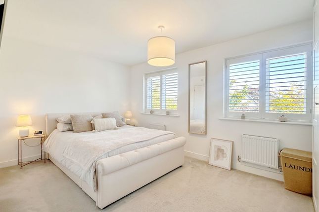 12 Summerson Way, Stockport photo 3