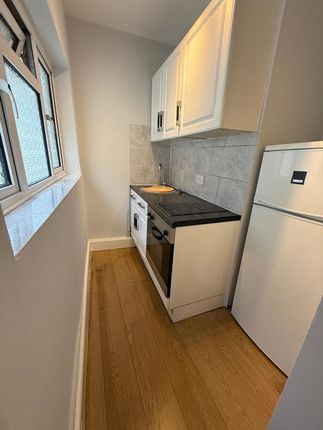 945, Finchley Road, Golders Green photo 2