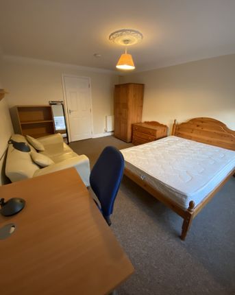 Shared accommodation to rent in Forest Road, Colchester
