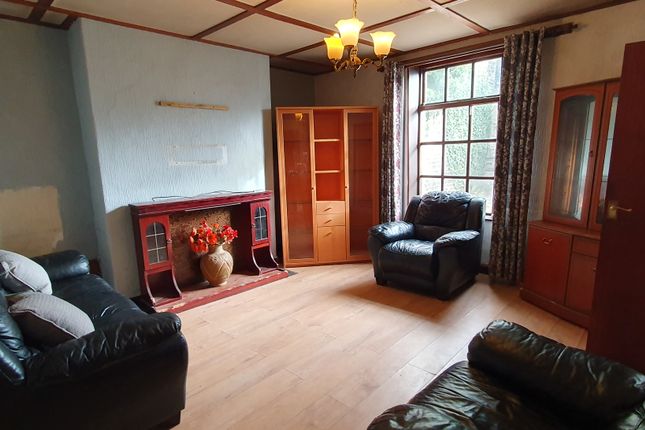 255, Cemetery Road, Bradford photo 2