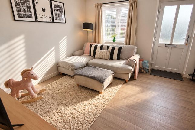 6, Bright Close, Chippenham photo 3