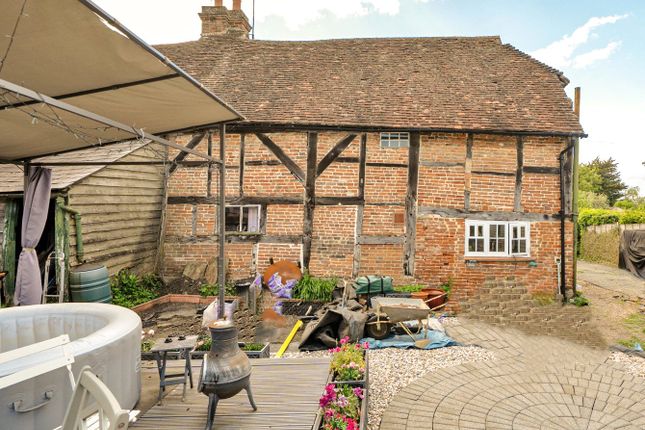 Half Moon Cottage, 2, Little Bookham Street, Leatherhead photo 2