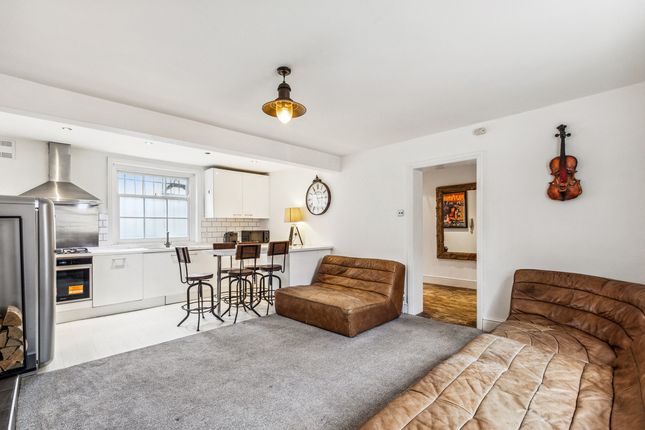 Thumbnail Flat to rent in Wandsworth Road, Battersea