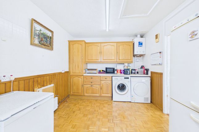6 Webb Close, Bognor Regis photo 3